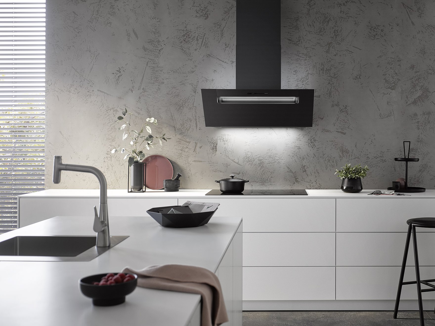 Berbel Kopffreihaube in Matt Black mit eleganter Beleuchtung