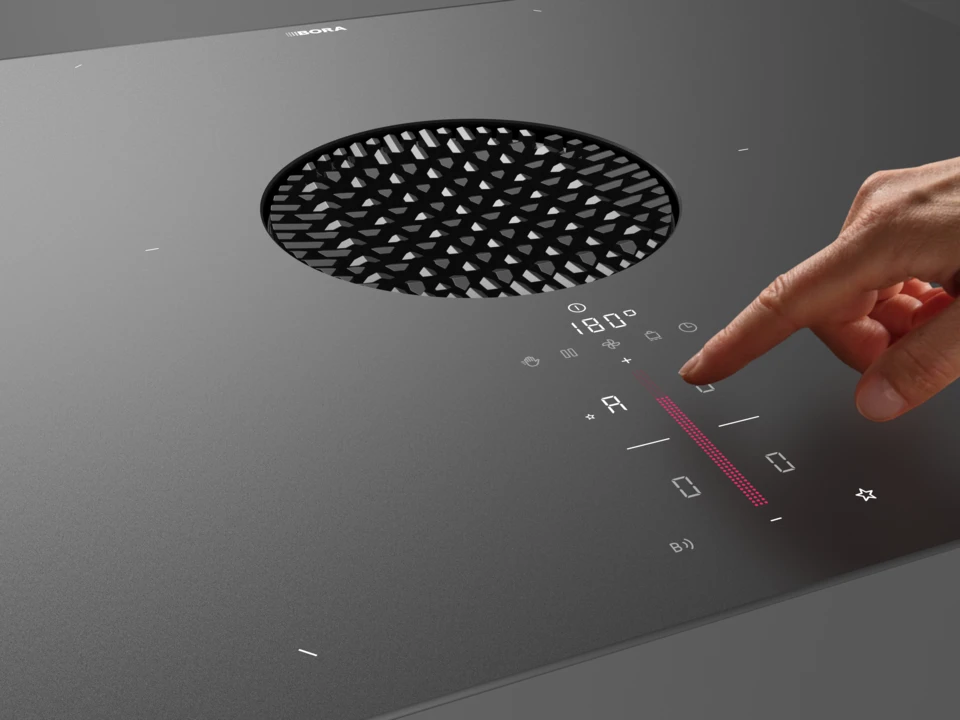Bora X Pure Touch-Bedienung mit Hand